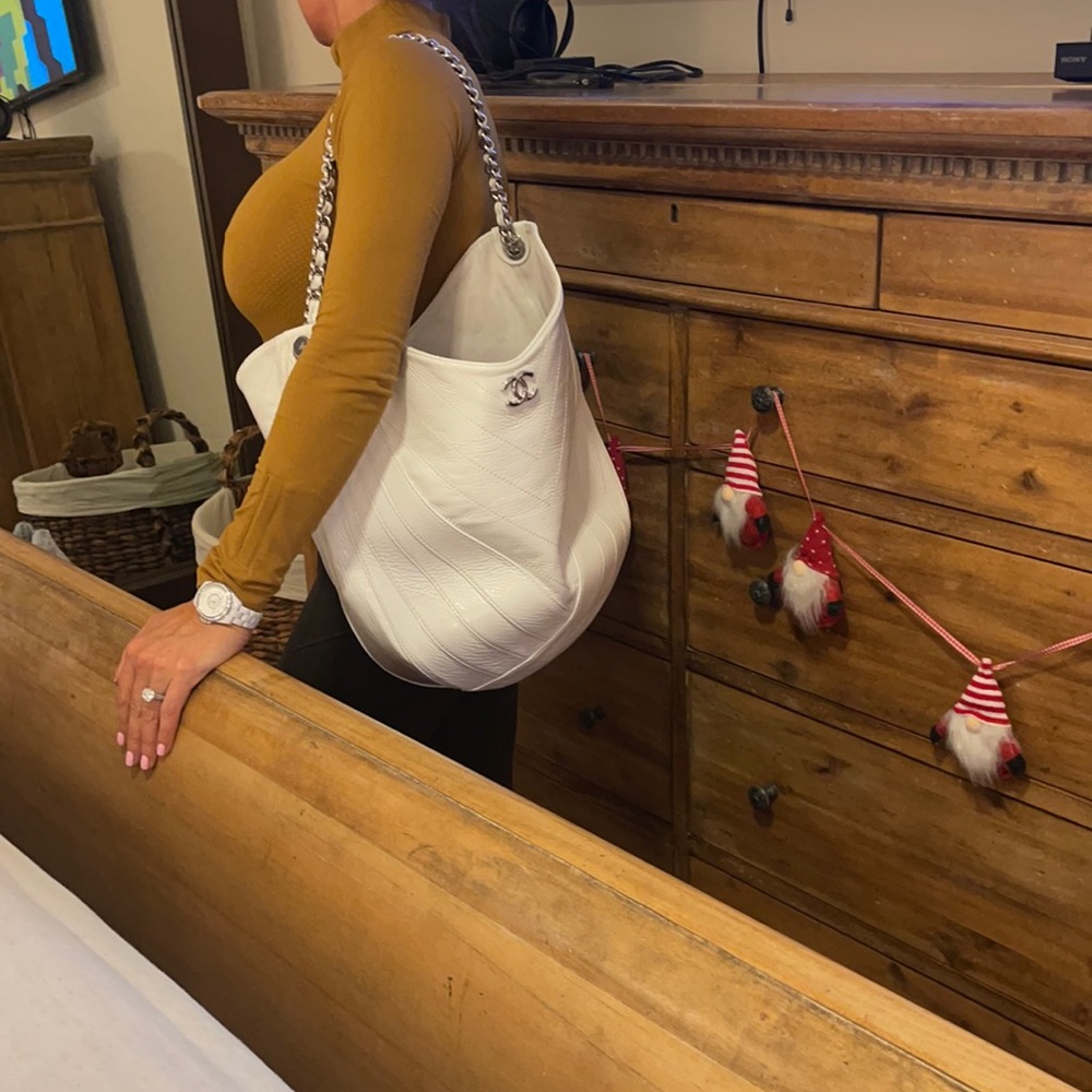 COPY - White Chanel shoulder bag